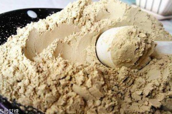 老人可以吃三七粉嗎 老人吃三七粉有什么作用呢 老人可以吃三七粉嗎 老人吃三七粉有什么作用呢