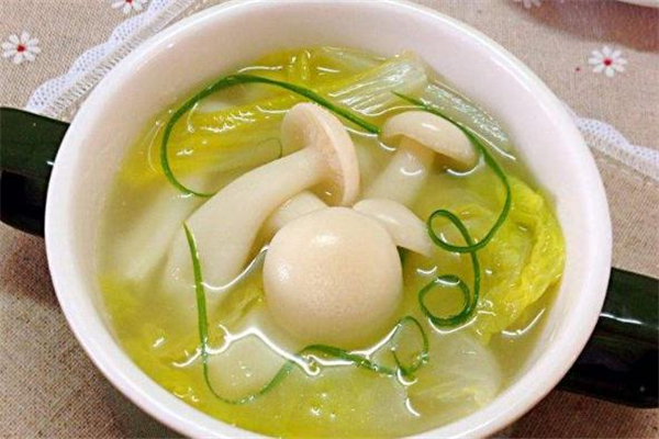 白玉菇湯的做法 白玉菇湯怎么做好吃 白玉菇湯的做法 白玉菇湯怎么做好吃