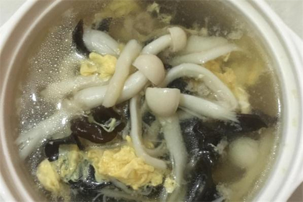 白玉菇湯的做法 白玉菇湯怎么做好吃 白玉菇湯的做法 白玉菇湯怎么做好吃