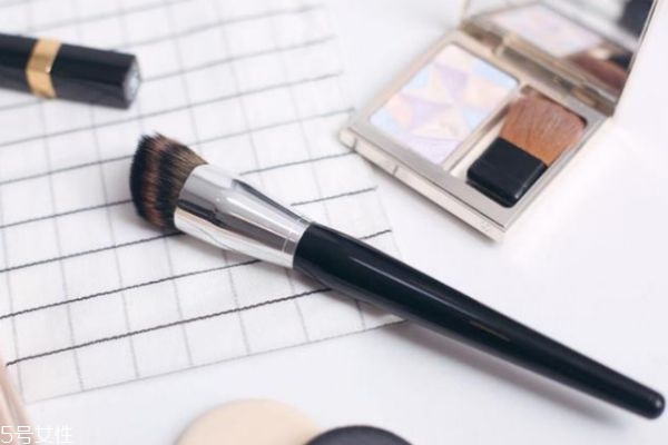 化妝刷多久換一次 化妝刷的使用期限 化妝刷多久換一次 化妝刷的使用期限