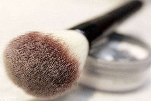 散粉刷第一次使用怎么清洗 怎么洗散粉刷 散粉刷第一次使用怎么清洗 怎么洗散粉刷