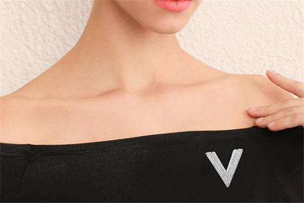 2019年流行什么樣的胸針 時髦胸針款式推薦 2019年流行什么樣的胸針 時髦胸針款式推薦