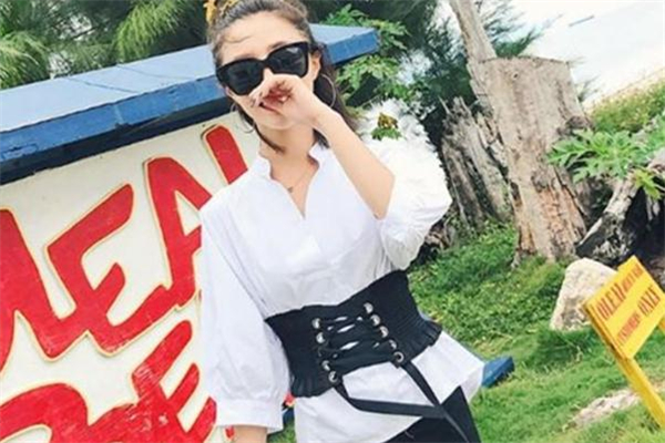 女生夏天怎么穿顯腰細 教你凹出小蠻腰 女生夏天怎么穿顯腰細 教你凹出小蠻腰