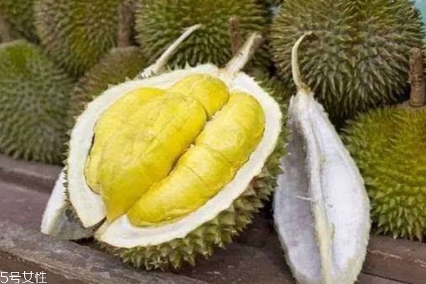 為什么榴蓮有一股臭味呢 榴蓮有什么營養(yǎng)價值呢 為什么榴蓮有一股臭味呢 榴蓮有什么營養(yǎng)價值呢