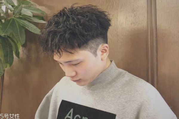 頭發(fā)軟適合錫紙燙嗎 錫紙燙適合什么發(fā)質(zhì) 頭發(fā)軟適合錫紙燙嗎 錫紙燙適合什么發(fā)質(zhì)