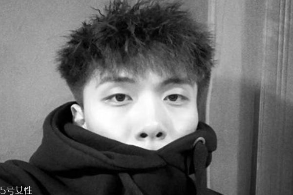 錫紙燙是什么樣子 錫紙燙和紋理燙的區(qū)別 錫紙燙是什么樣子 錫紙燙和紋理燙的區(qū)別