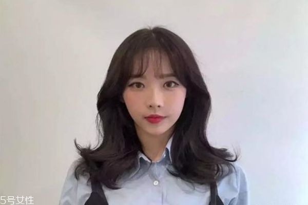 中長發(fā)配什么卷好看 好看的中長發(fā)卷發(fā)發(fā)型