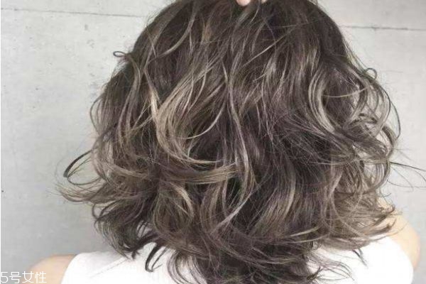 線條燙是什么樣子 線條燙發(fā)型圖片 線條燙是什么樣子 線條燙發(fā)型圖片