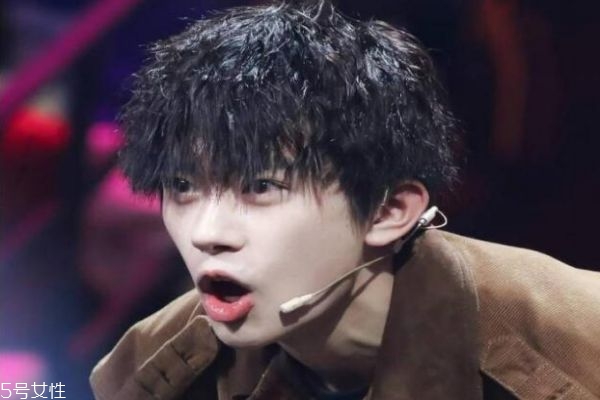 錫紙燙是什么樣子 錫紙燙和紋理燙的區(qū)別 錫紙燙是什么樣子 錫紙燙和紋理燙的區(qū)別