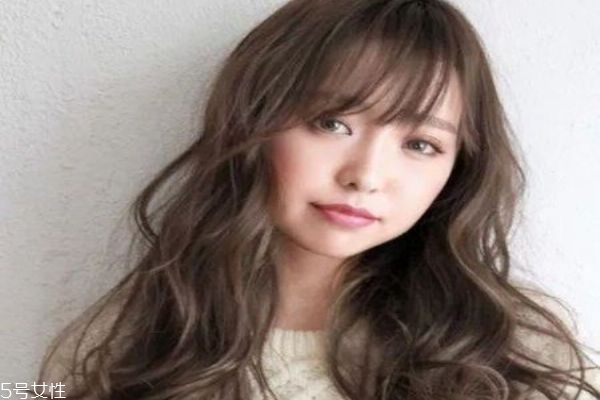 2019春夏發(fā)型趨勢(shì) 2019年中長(zhǎng)發(fā)流行發(fā)型女