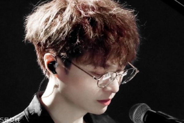 錫紙燙是什么樣子 錫紙燙和紋理燙的區(qū)別 錫紙燙是什么樣子 錫紙燙和紋理燙的區(qū)別