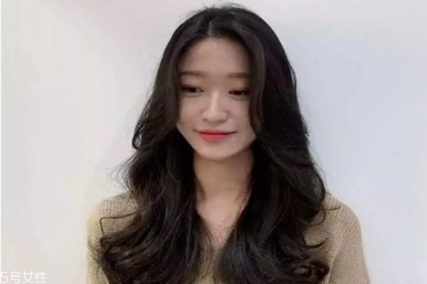 中長發(fā)配什么卷好看 好看的中長發(fā)卷發(fā)發(fā)型