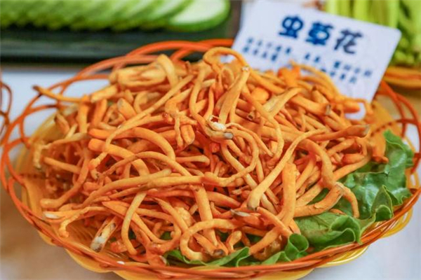 蟲草花可以生吃嗎 蟲草花煮多久能吃 蟲草花可以生吃嗎 蟲草花煮多久能吃