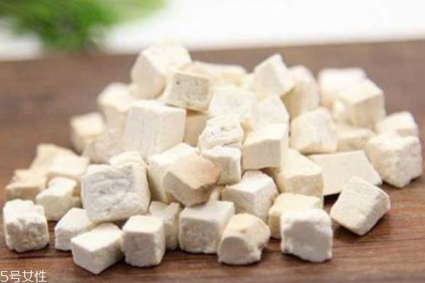 茯苓是什么呢 茯苓有什么作用呢 茯苓是什么呢 茯苓有什么作用呢