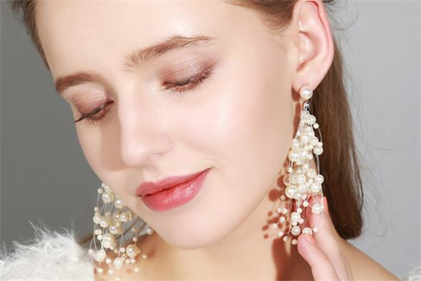 珍珠耳環(huán)什么款式好看 今夏潮流耳環(huán)推薦 珍珠耳環(huán)什么款式好看 今夏潮流耳環(huán)推薦