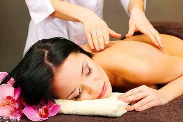 什么是精油開背 哪些人適合精油開背 什么是精油開背 哪些人適合精油開背