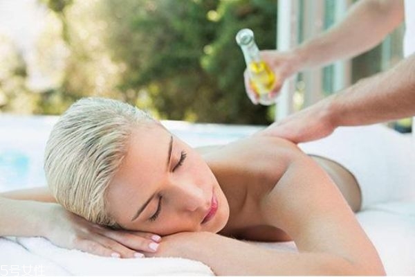 開背精油有哪些 精油開背有哪些禁忌 開背精油有哪些 精油開背有哪些禁忌