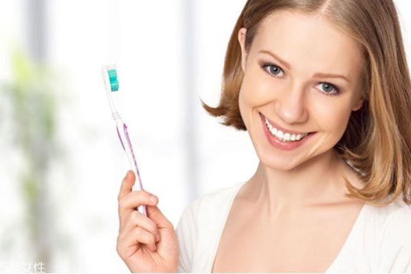 含氟牙膏好還是不含氟的好 含氟牙膏對(duì)牙齒的作用 含氟牙膏好還是不含氟的好 含氟牙膏對(duì)牙齒的作用