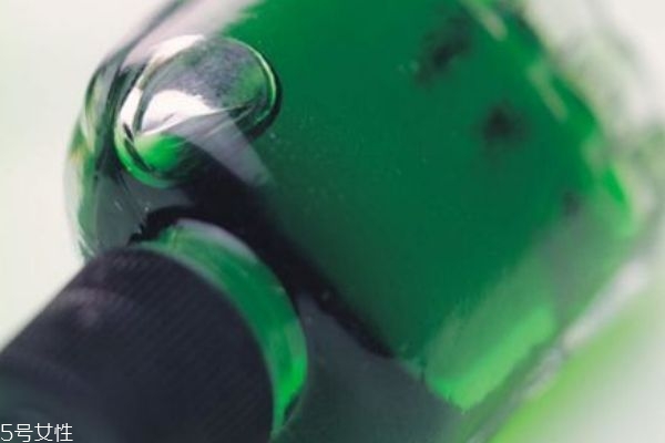 什么是風(fēng)油精呢 風(fēng)油精有什么作用呢 什么是風(fēng)油精呢 風(fēng)油精有什么作用呢