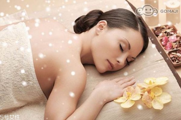 精油開背的功效 精油開背的注意事項 精油開背的功效 精油開背的注意事項