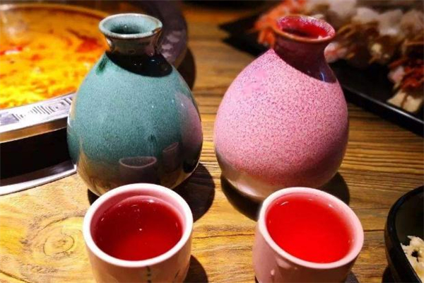 經(jīng)期可以喝楊梅酒嗎 女性喝楊梅酒有什么好處 經(jīng)期可以喝楊梅酒嗎 女性喝楊梅酒有什么好處