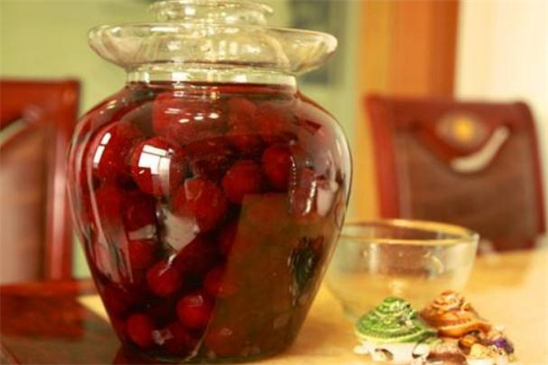 經(jīng)期可以喝楊梅酒嗎 女性喝楊梅酒有什么好處 經(jīng)期可以喝楊梅酒嗎 女性喝楊梅酒有什么好處