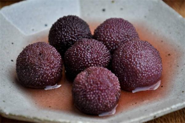 泡楊梅酒可以放紅棗嗎 楊梅和紅棗可以一起泡酒嗎 泡楊梅酒可以放紅棗嗎 楊梅和紅棗可以一起泡酒嗎