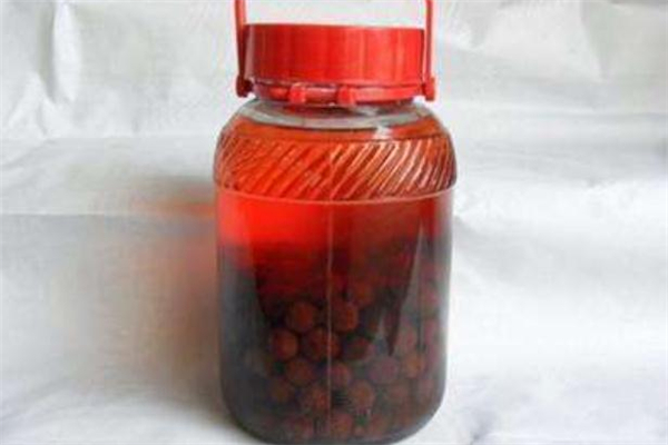 泡楊梅酒可以放紅棗嗎 楊梅和紅棗可以一起泡酒嗎 泡楊梅酒可以放紅棗嗎 楊梅和紅棗可以一起泡酒嗎