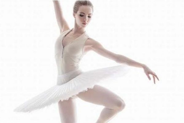 芭蕾天鵝臂怎么做 美麗芭蕾天鵝臂步驟 芭蕾天鵝臂怎么做 美麗芭蕾天鵝臂步驟