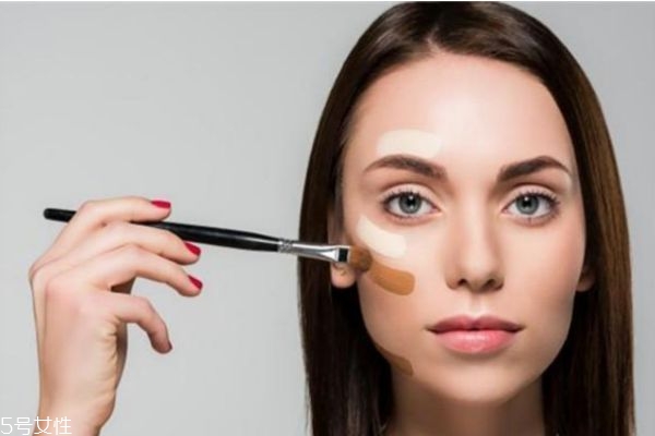 水乳后直接上粉底液嗎 水乳多久后上粉底 水乳后直接上粉底液嗎 水乳多久后上粉底