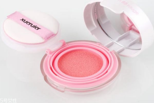 氣墊腮紅要怎么用呢 氣墊腮紅有什么優(yōu)點呢 氣墊腮紅要怎么用呢 氣墊腮紅有什么優(yōu)點呢