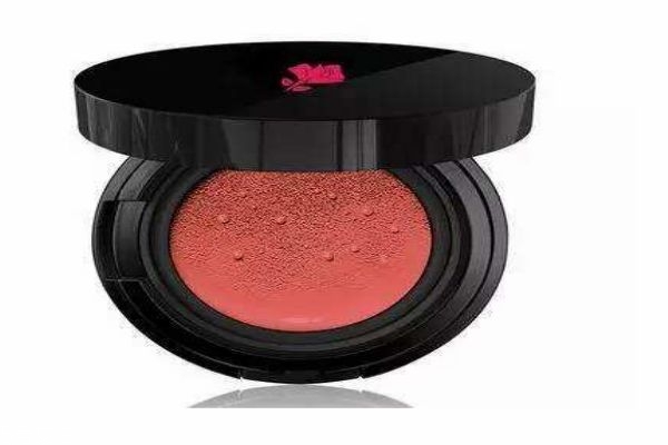 氣墊腮紅要怎么用呢 氣墊腮紅有什么優(yōu)點呢 氣墊腮紅要怎么用呢 氣墊腮紅有什么優(yōu)點呢