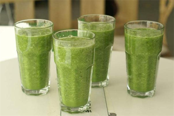 西芹和什么一起榨汁好 西芹榨汁搭配什么 西芹和什么一起榨汁好 西芹榨汁搭配什么
