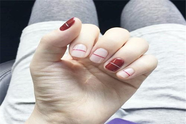 美甲做多了指甲太薄了怎么辦 美甲后如何護(hù)理 美甲做多了指甲太薄了怎么辦 美甲后如何護(hù)理