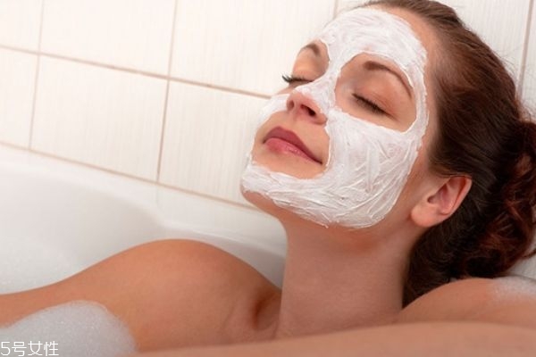 敷面膜一定要躺著嗎 面膜坐著敷和躺著敷的區(qū)別 敷面膜一定要躺著嗎 面膜坐著敷和躺著敷的區(qū)別