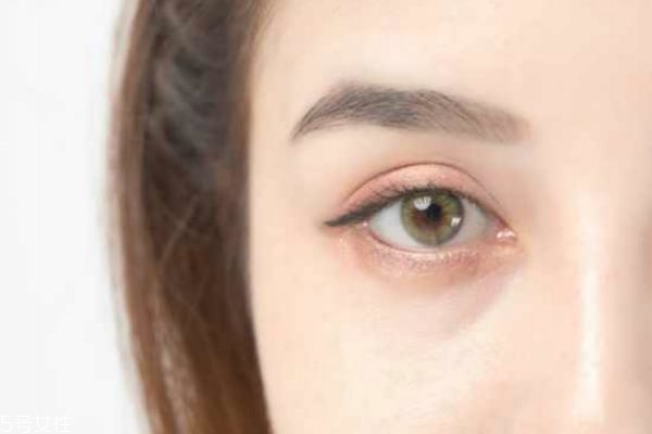 乳液沒干就上粉底嗎 涂完乳液多久涂粉底液 乳液沒干就上粉底嗎 涂完乳液多久涂粉底液