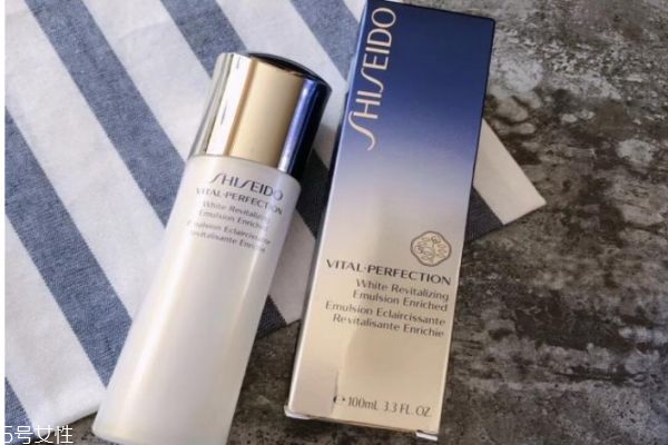 乳液和面霜可以涂眼部嗎 最好避開(kāi)眼睛周圍