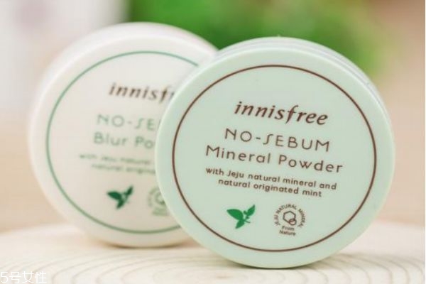 抹了水乳后直接撲散粉 素顏可以用散粉嗎 抹了水乳后直接撲散粉 素顏可以用散粉嗎