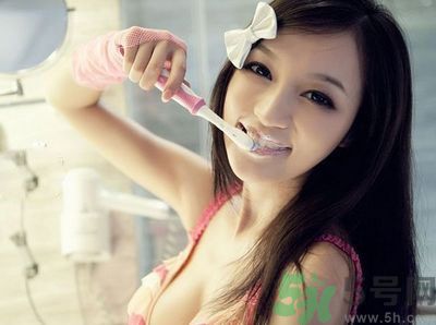 刷牙用冷水還是熱水好？刷牙用熱水有什么好？