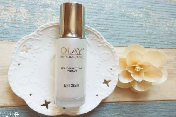 olay小白瓶可以白天用嗎 小白瓶用了能開燈嗎 olay小白瓶可以白天用嗎 小白瓶用了能開燈嗎