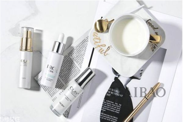 olay小白瓶可以白天用嗎 小白瓶用了能開燈嗎 olay小白瓶可以白天用嗎 小白瓶用了能開燈嗎