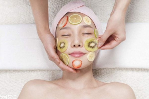 面膜刺激眼睛正常嗎 面膜為什么刺激眼睛 面膜刺激眼睛正常嗎 面膜為什么刺激眼睛