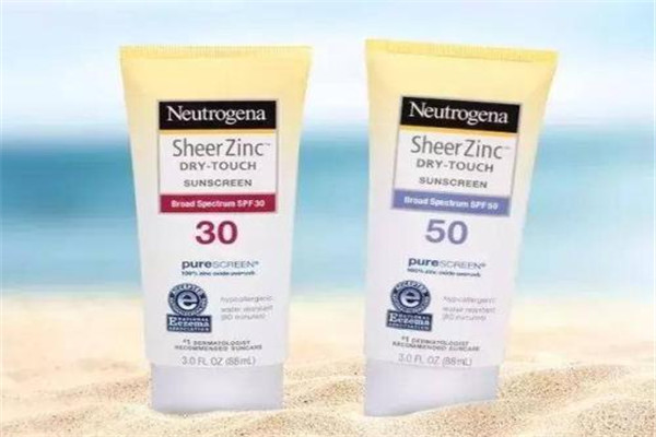 化了妝怎么補涂防曬霜 選對方法很重要 化了妝怎么補涂防曬霜 選對方法很重要