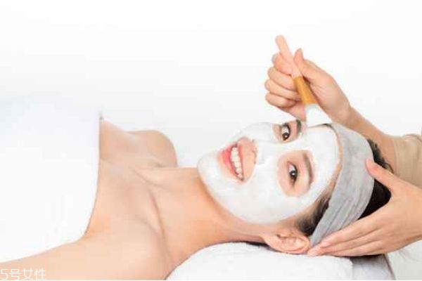 面膜敷的時間過長有什么影響 做面膜的最佳時間 面膜敷的時間過長有什么影響 做面膜的最佳時間