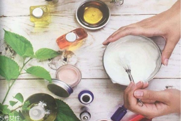 自制護(hù)膚品配方 教你自制手工護(hù)膚品 自制護(hù)膚品配方 教你自制手工護(hù)膚品