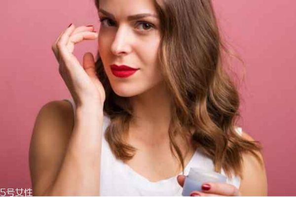 脂肪粒怎么形成的 長了脂肪粒怎么辦 脂肪粒怎么形成的 長了脂肪粒怎么辦