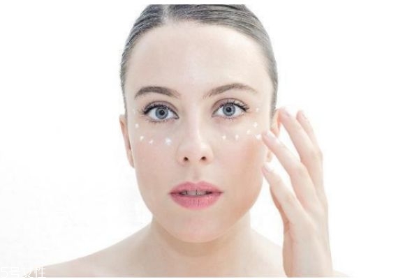 應(yīng)該如何挑選眼霜 針對不同問題挑選適合的眼霜 應(yīng)該如何挑選眼霜 針對不同問題挑選適合的眼霜