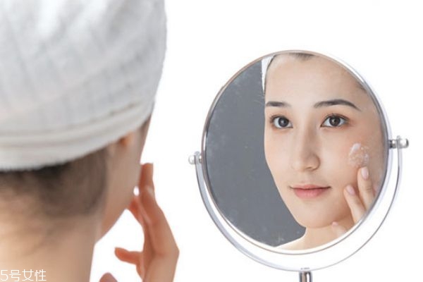 22歲用什么護膚品好 適合22歲女生用的護膚品 22歲用什么護膚品好 適合22歲女生用的護膚品