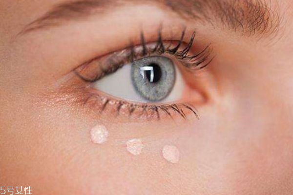 有脂肪粒推薦什么眼霜 適合有脂肪粒用的眼霜 有脂肪粒推薦什么眼霜 適合有脂肪粒用的眼霜