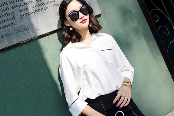 白色衣服上的油漬怎么去除 白色衣服沾上油漬怎么清洗 白色衣服上的油漬怎么去除 白色衣服沾上油漬怎么清洗